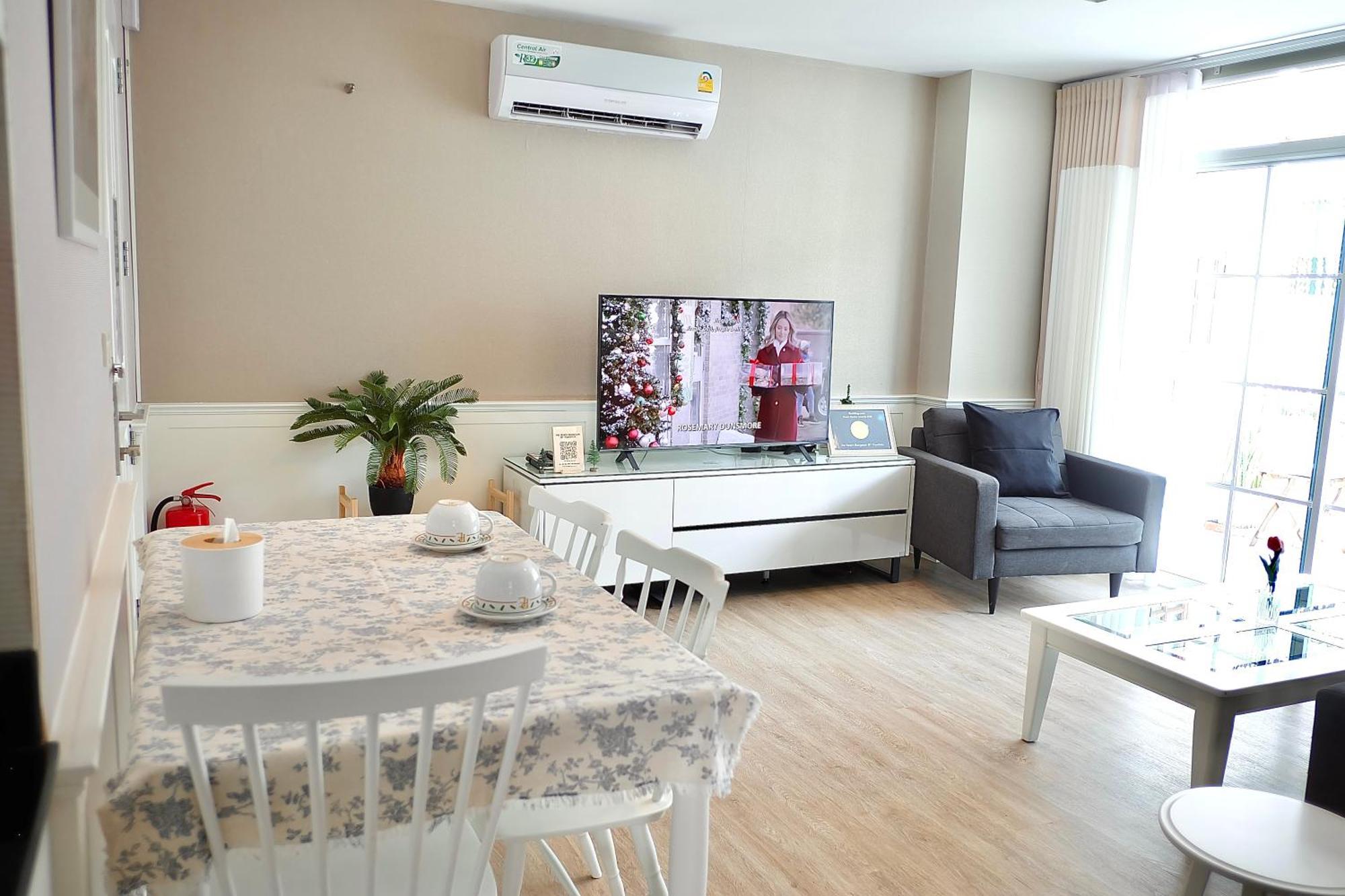 The Beach Bangsaen By Thanthita Next To Wonnapa Beach Free Disney Plus Ngoại thất bức ảnh