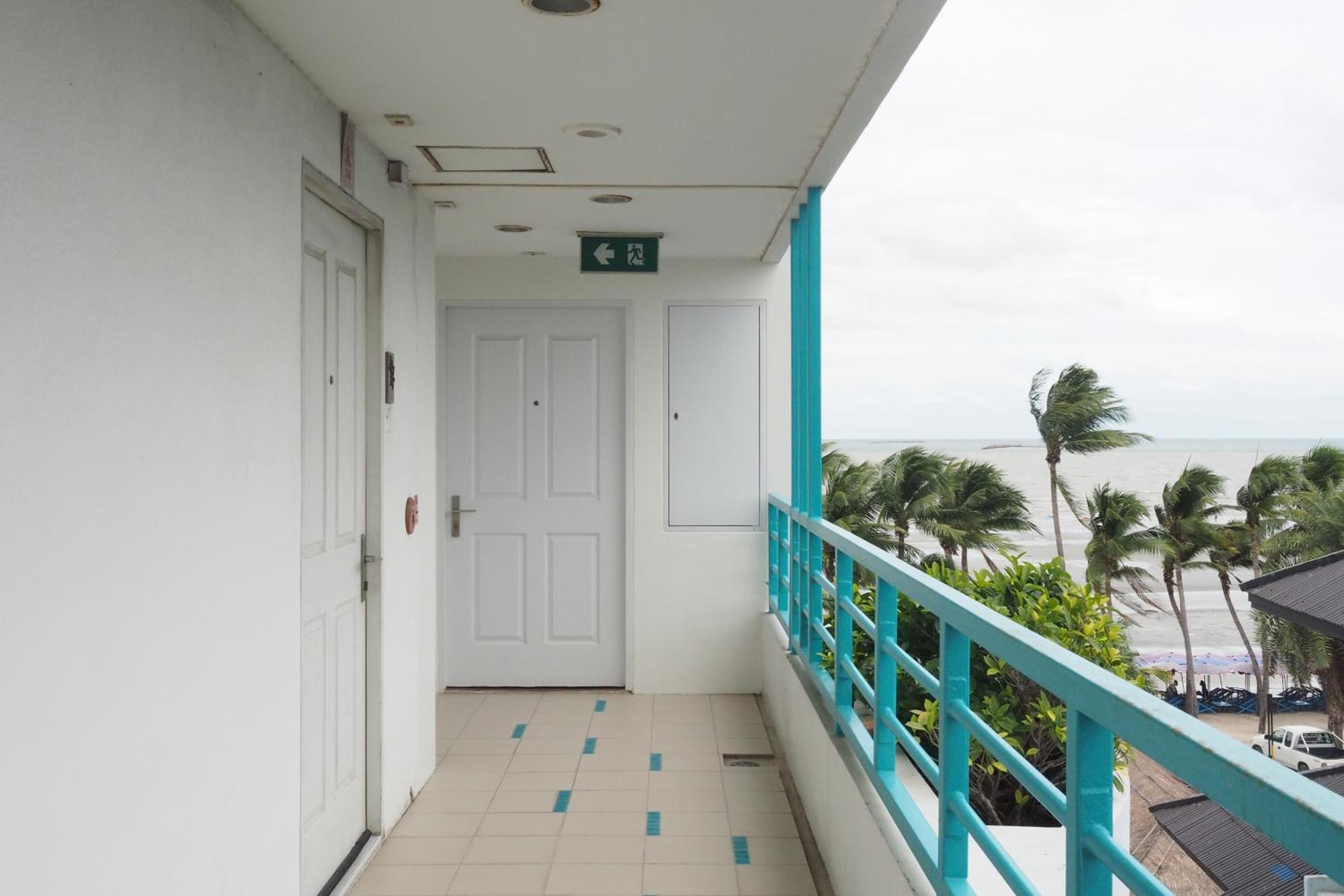 The Beach Bangsaen By Thanthita Next To Wonnapa Beach Free Disney Plus Ngoại thất bức ảnh