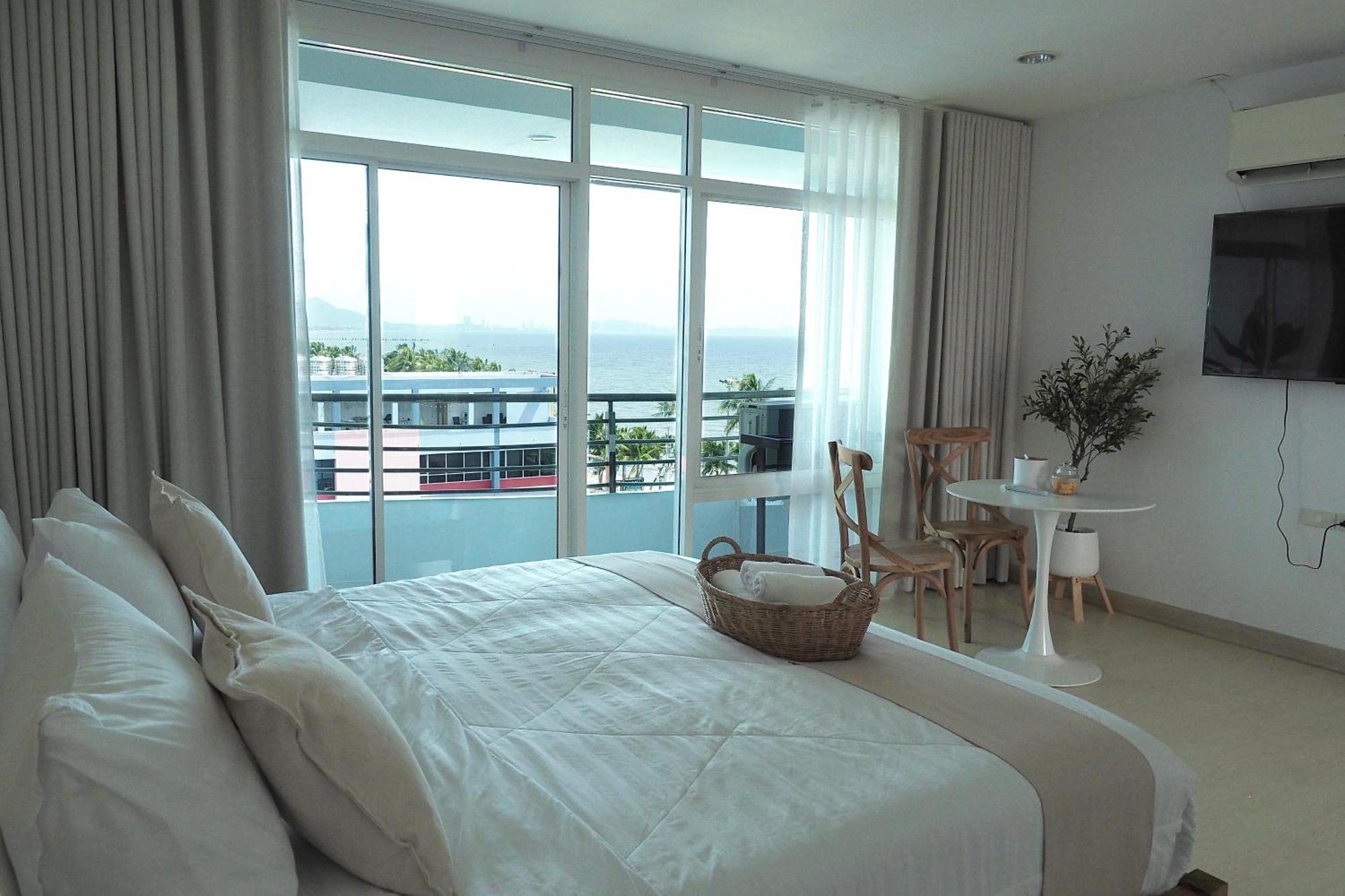 The Beach Bangsaen By Thanthita Next To Wonnapa Beach Free Disney Plus Ngoại thất bức ảnh